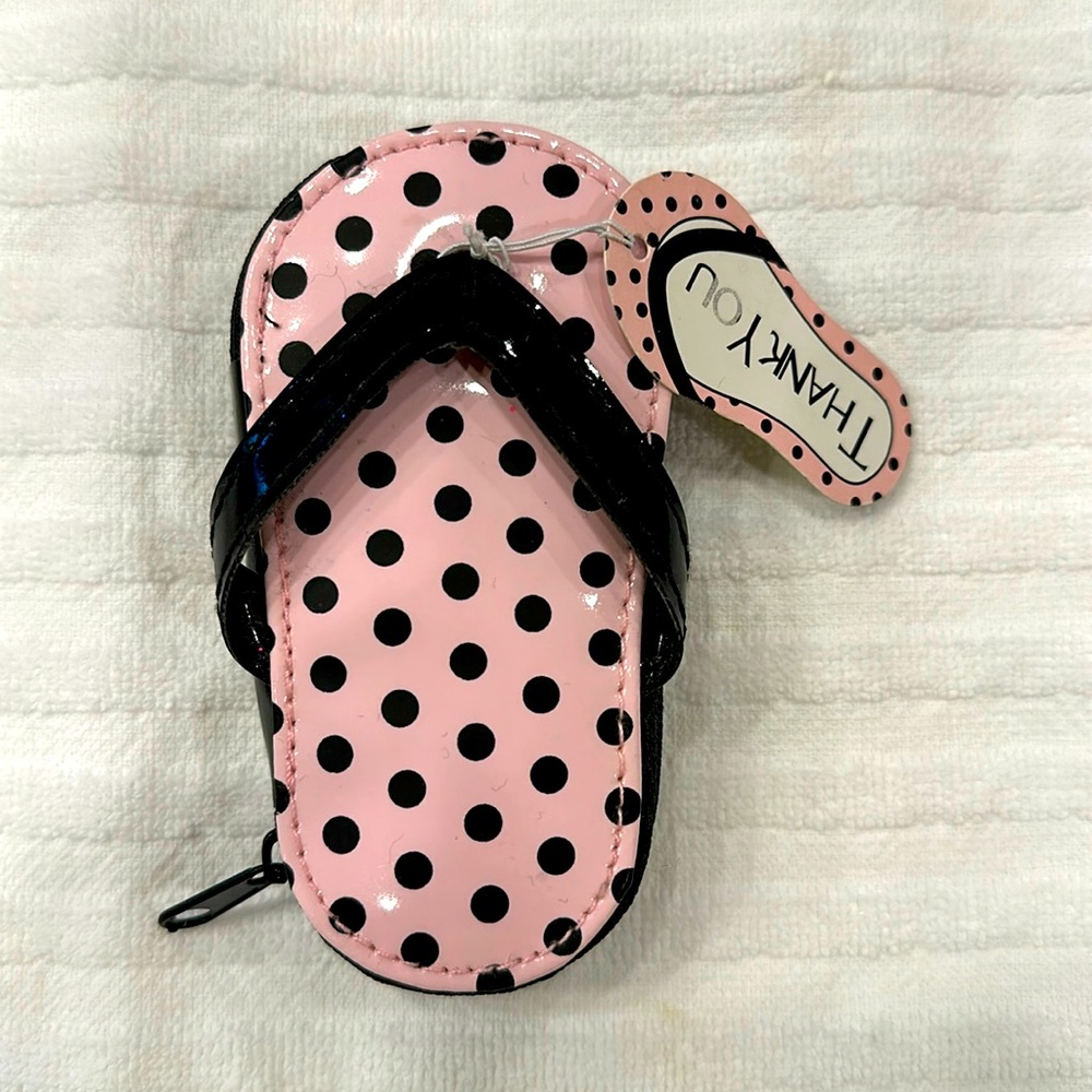 NWT🩷KATE ASPEN MANICURE/PEDICURE 4 PIECE SET IN POLKA DOT ZIPPER FLIP FLOP CASE
